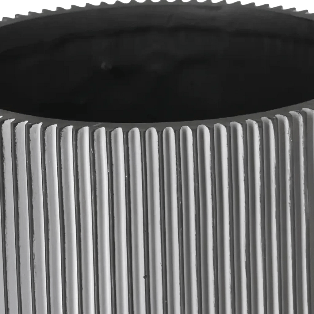 Closeup af Capi krukke Cylinder Groove sort 19x21 cm.