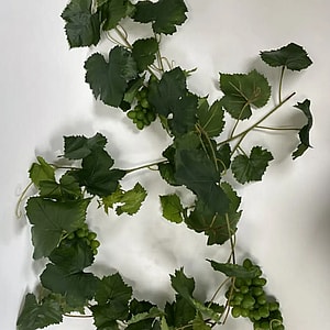 Kunstig vinranke med druer - L: 186 cm.