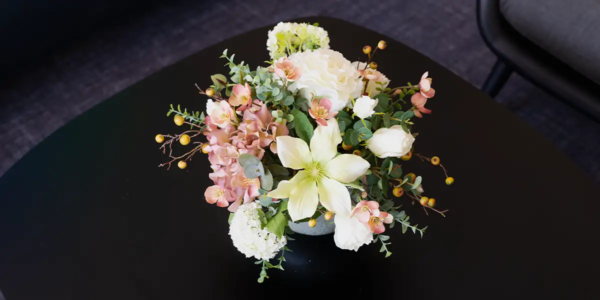 Kunstige hvide blomster,