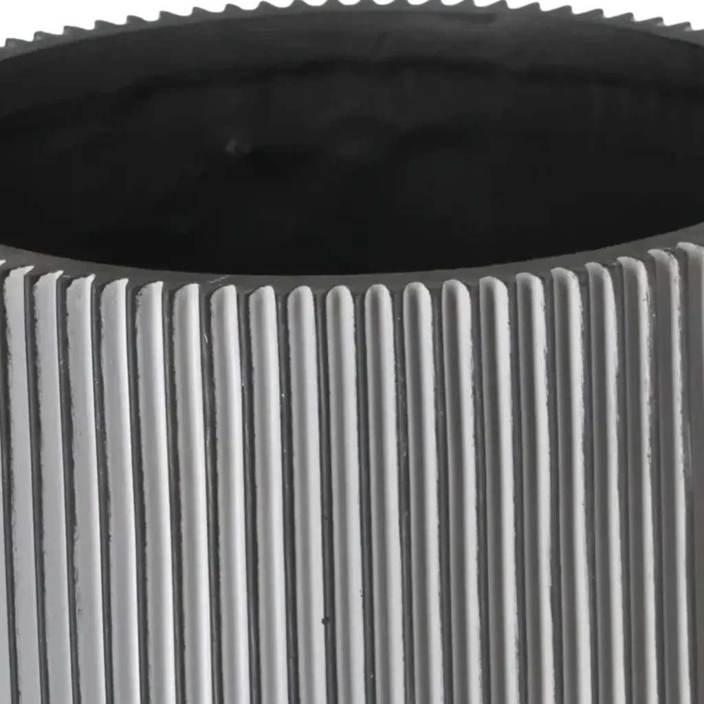 Closeup af Capi krukke Cylinder Groove sort 19x21 cm.