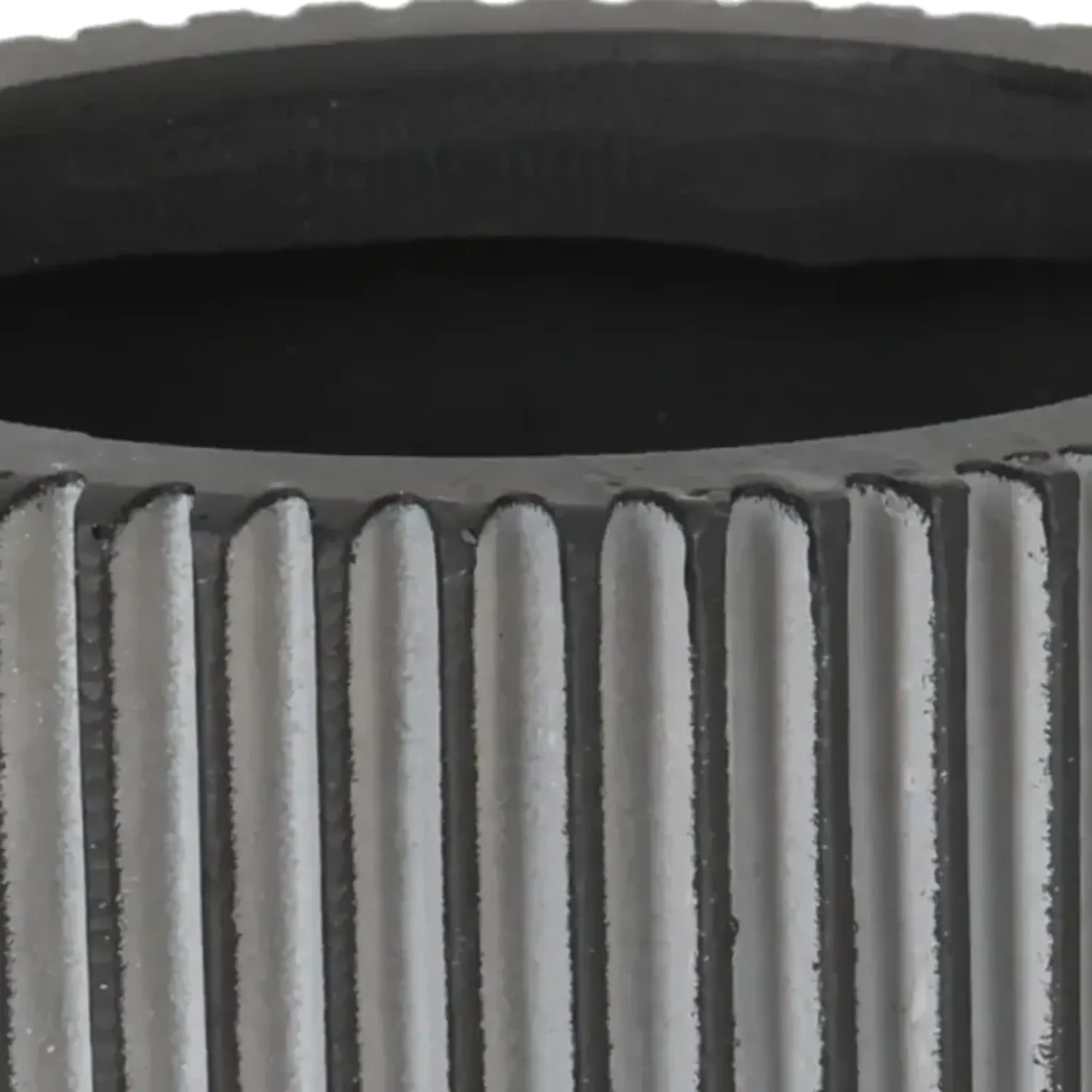 Closeup af Capi krukke Egg Planter Groove sort 8x7 cm.