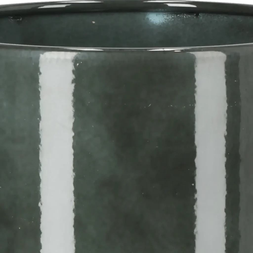 Closeup af Cylinder potte metal w/saucer H17 Ø17 cm.