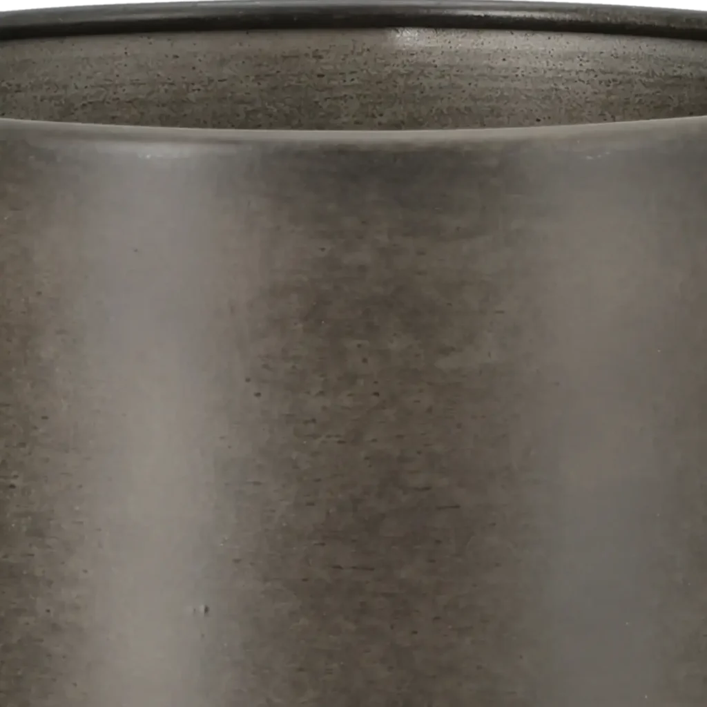 Closeup af Cylinder potte metal w/saucer H21,5 Ø21,5 cm.